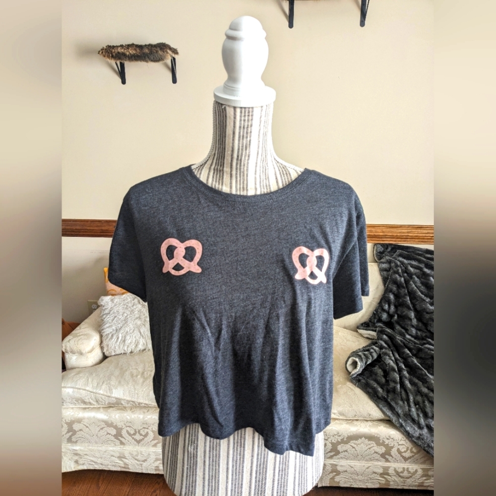 Forever 21 Cropped Pretzel Tee | Size L